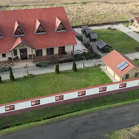 Guest house Tuzseri Palinka Tanya Tuzser
